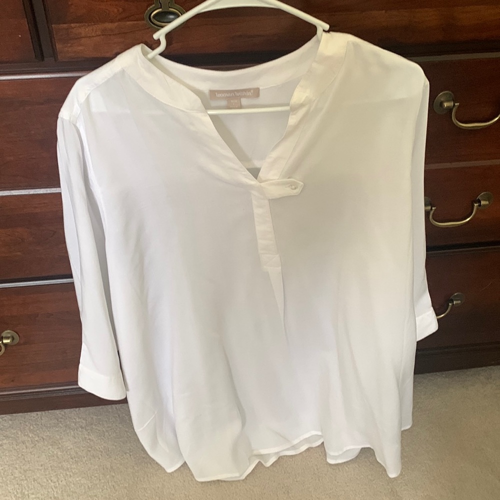 White lightweight blouse women’s within size large which is 18 to 20